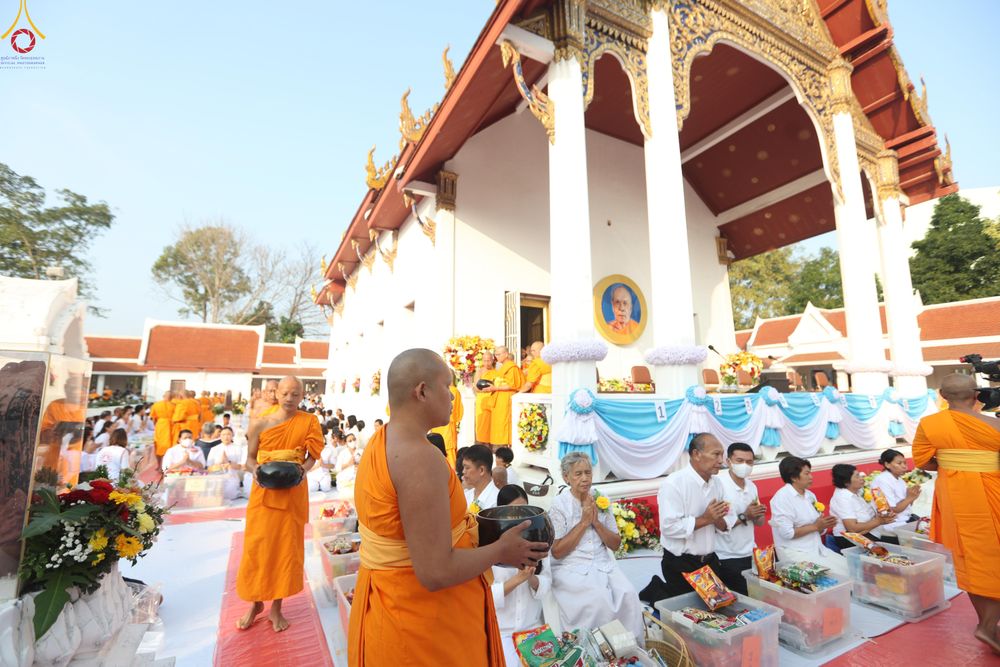 ภาพ No.297635:วันที่ 18 มกราคม พ.ศ. 2569 พิธีตักบาตรพระธรรมยาตรา ณ วัดโบสถ์บน ต.บางคูเวียง จ.นนทบุรี อนุสรณ์สถานลำดับที่ 4 สถานที่เกิดด้วยกายธรรม ในโครงการธรรมยาตรา กตัญญูบูชา มหาปูชนียาจารย์ พระมงคลเทพมุนี(สด จนฺทสโร) พระผู้ปราบมาร อนุสรณ์สถาน 7 แห่ง ปีที่ 14