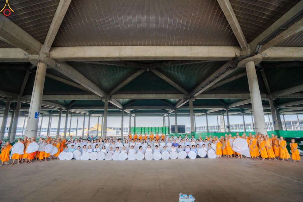 ภาพ No.323047:วันที่ 17-19 เมษายน พ.ศ.2569 การปูผ้ากระสอบขาว , เตรียมจุดฉัน , เตรียมจุดพักค้าง เพื่องานถวายมหาสังฆทาน 40,000 กว่าวัดทั่วประเทศ วันคุ้มครองโลก 22 เมษายน พ.ศ.2569 วัดพระธรรมกาย