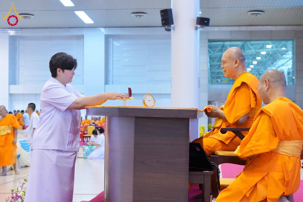 ภาพ No.338063:วันอาทิตย์ต้นเดือน 5 กรกฎาคม พ.ศ.2569 สัมมนาพิเศษ พิธีมอบพระของขวัญ ณ ห้องแก้วสารพัด1 วัดพระธรรมกาย