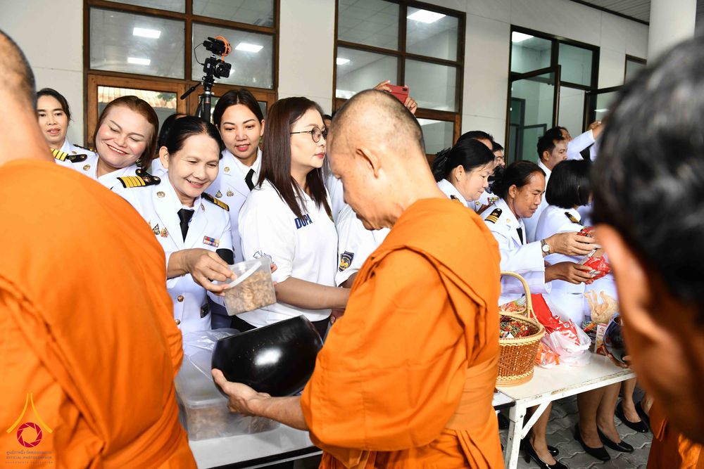 ภาพ No.344300:วันที่ 12 สิงหาคม พ.ศ. 2569  พสกนิกรชาวอำเภอคลองหลวง พร้อมใจร่วมพิธีสวดพระพุทธมนต์และทำบุญตักบาตรถวายพระราชกุศล เนื่องในวันคล้ายวันพระราชสมภพ สมเด็จพระบรมราชชนนีพันปีหลวง และวันแม่แห่งชาติ 12 สิงหาคม 2569