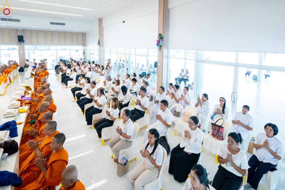 ภาพ No.328259:วันเสาร์ที่ 9 พฤษภาคม พ.ศ. 2569 พิธีตักบาตรแด่คณะสงฆ์ 323 วัด 4 จังหวัดชายแดนภาคใต้ พิธีถวายสังฆทานแด่คณะสงฆ์ 323 วัด ปีที่ 22 ครั้งที่ 185 พิธีมอบกองทุนหนุนแรงใจช่วยครูใต้ ปีที่ 19 ครั้งที่ 148 ณ ศูนย์ปฏิบัติธรรมภาคใต้