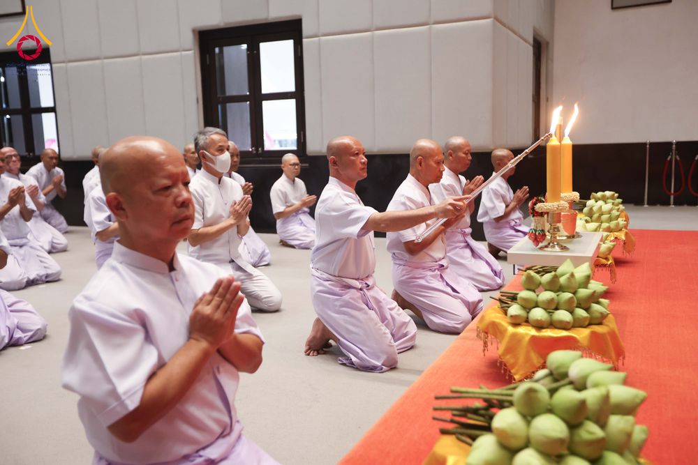 ภาพ No.298114:วันเสาร์ที่ 17 มกราคม พ.ศ. 2569 พิธีบรรพชาอุปสมบท โครงการอุปสมบทหมู่ บูชาธรรมครบ 117 ปี คุณยายอาจารย์มหารัตนอุบาสิกาจันทร์ ขนนกยูง  ณ อุโบสถพระไตรปิฎก วัดพระธรรมกาย