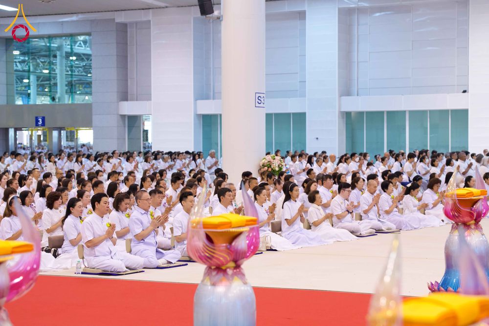 ภาพ No.318390:วันอาทิตย์ต้นเดือนที่ 5 เมษายน พ.ศ.2569 พิธีบูชาข้าวพระ ณ สภาธรรมกายสากล วัดพระธรรมกาย