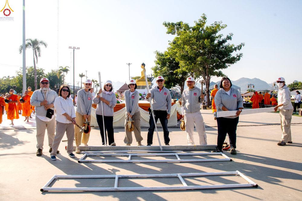 ภาพ No.282497:วันที่ 19 -20 ธันวาคม พ.ศ.2568 เบื้องหลังความสำเร็จ ของการจัดงานตักบาตร พระ 10,000 รูป Skywalk กาญจนบุรี