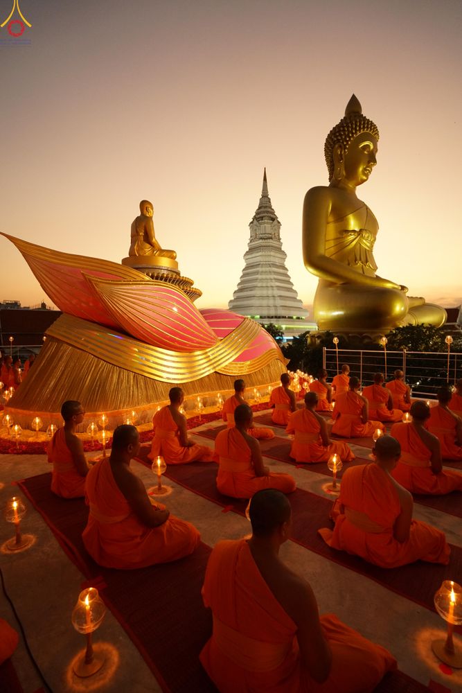 ภาพ No.302901:วันที่ 24 มกราคม พ.ศ. 2569 พิธีจุดประทีปธรรมถวายเป็นพุทธบูชา  และบูชาธรรมมหาปูชนียาจารย์  ณ อาคารธรรมยาตรา กตัญญูบูชามหาปูชนียาจารย์  ตรงข้ามวัดปากน้ำภาษีเจริญ จ.กรุงเทพมหานคร ในโครงการธรรมยาตรา กตัญญูบูชา มหาปูชนียาจารย์ พระมงคลเทพมุนี(สด จนฺทสโร) พระผู