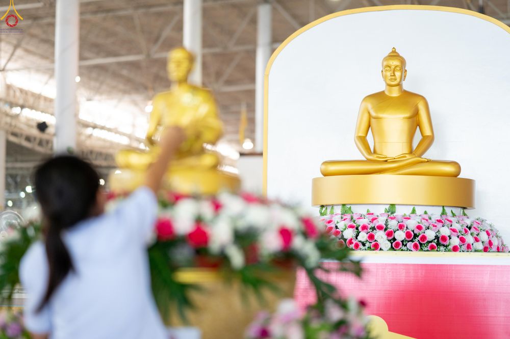 ภาพ No.318259:วันอาทิตย์ต้นเดือนที่ 5 เมษายน พ.ศ.2569 พิธีตักบาตร ณ บ้านแก้วเรือนทองคุณยายอาจารย์ฯ วัดพระธรรมกาย