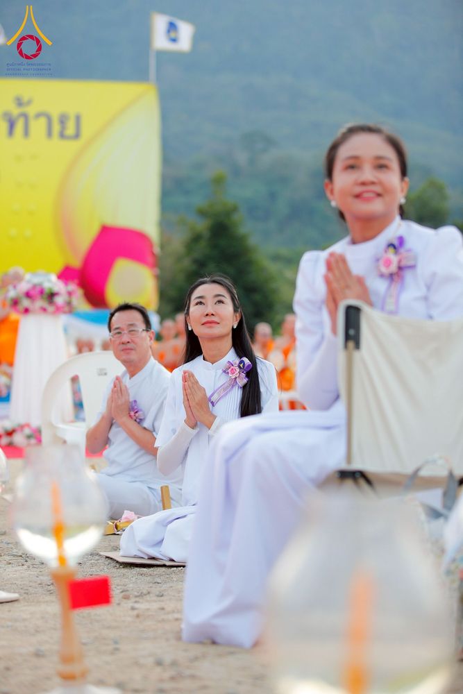 ภาพ No.275190:วันอาทิตย์ที่ 30 พฤศจิกายน พ.ศ. 2568 พิธีตอกเสาเข็ม "สร้างองค์พระเจดีย์เพื่อสร้างสันติภาพโลก" ต้นสุดท้าย ณ ศูนย์ปฏิบัติธรรมระยอง (บ้านช่องลม)