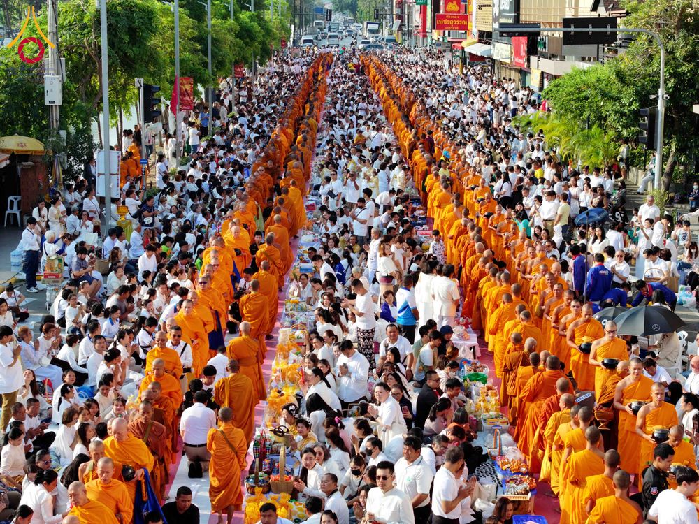 ภาพ No.312654:วันอาทิตย์ที่ 8 มีนาคม พ.ศ.2569 ทำบุญเมืองนครราชสีมา 558 ปี ตักบาตรพระ 10,000 รูป