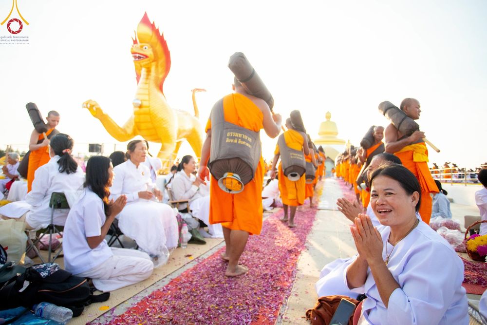 ภาพ No.198240:พิธีต้อนรับพระธรรมยาตรา ณ อนุสรณ์สถานลำดับที่ 5 สถานที่เผยแผ่วิชชาธรรมกายครั้งแรก อนุสรณ์สถานบางปลา วัดบางปลา อำเภอบางเลน จังหวัดนครปฐม ในโครงการธรรมยาตรา กตัญญูบูชา มหาปูชนียาจารย์ พระมงคลเทพมุนี(สด จนฺทสโร) พระผู้ปราบมาร ปีที่ 13 วัน 19 มกราคม พ.ศ.2568