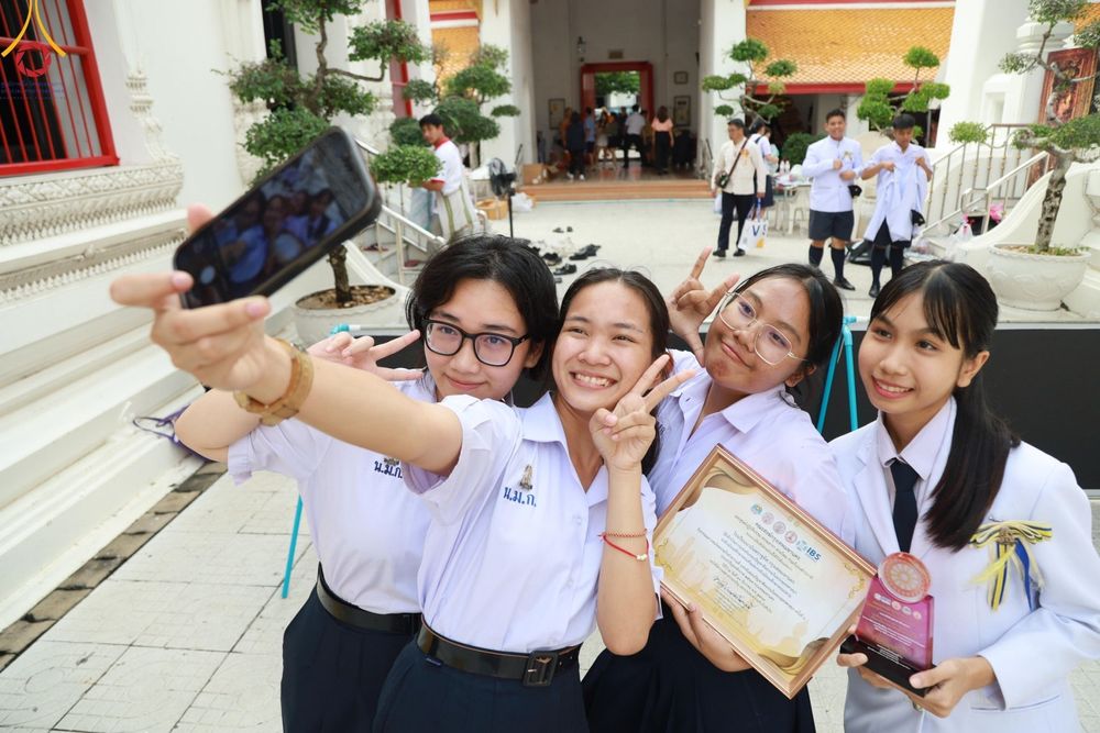 ภาพ No.185006:กิจกรรมวันรวมพลังเด็กดี V-Star ผู้นำฟื้นฟูศีลธรรมโลก กรุงเทพมหานคร ณ วัดมหาธาตุยุวราชรังสฤษฎิ์ราชวรมหาวิหาร กรุงเทพมหานคร ในวันที่ 13 ธันวาคม พ.ศ. 2567