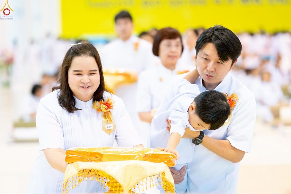 ภาพ No.251703:วันที่ 10 ตุลาคม พ.ศ. 2568 พิธีทอดผ้าป่าสมทบกฐินวัดพระธรรมกาย และสมทบกฐิน 30,000 กว่าวัดทั่วประเทศ ครั้งที่ 3 ณ สภาธรรมกายสากล วัดพระธรรมกาย