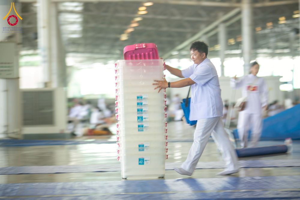 ภาพ No.256914:วันที่ 5 ตุลาคม พ.ศ. 2568 พิธีตักบาตร ข้าวสารอาหารแห้ง ณ บ้านแก้วเรือนทองคุณยายฯ สภาธรรมกายสากล วัดพระธรรมกาย