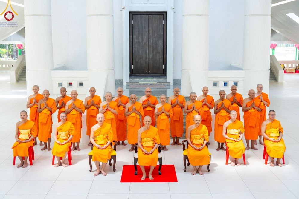ภาพ No.159846:พิธีตัดปอยผมปลงผมนาคธรรมทายาท, พิธีบรรพชาอุปสมบทหมู่ โครงการอุปสมบทหมู่บูชาธรรม 140 ปี พระมงคลเทพมุนี (สด จนฺทสโร) ณ โบสถ์พระไตรปิฏก วัดพระธรรมกาย วันเสาร์ที่ 5 ตุลาคม พ.ศ. 2567
