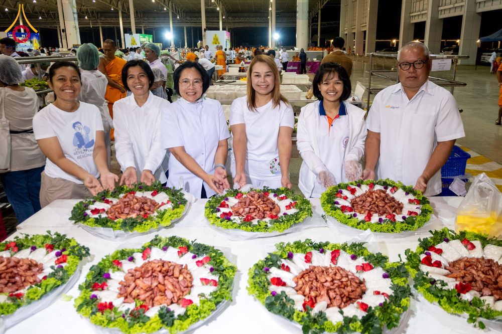 ภาพ No.305492:วันที่ 29 มกราคม พ.ศ. 2569 พิธีถวายภัตตาหารเป็นสังฆทาน แด่พระธรรมยาตรา ณ วัดพระธรรมกาย  จังหวัดปทุมธานี ในโครงการธรรมยาตรา กตัญญูบูชา มหาปูชนียาจารย์ พระมงคลเทพมุนี(สด จนฺทสโร) พระผู้ปราบมาร อนุสรณ์สถาน 7 แห่ง ปีที่ 14