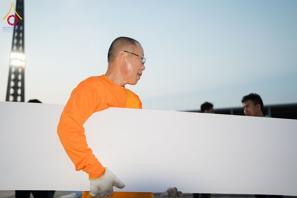 ภาพ No.326447:วันที่ 26 -27 เมษาบน พ.ศ.2569 การเก็บงานแผ่นหน้าโต๊ะที่ลานธรรม งานถวายมหาสังฆทาน 40,000 กว่าวัดทั่วประเทศ ณ ลานธรรม วัดพระธรรมกาย