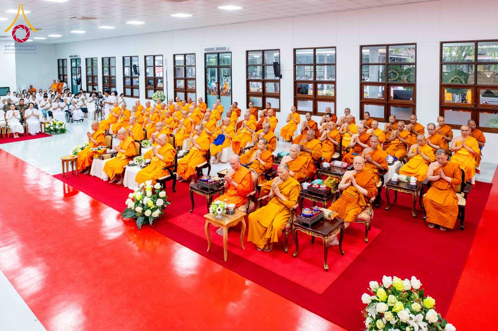 ภาพ No.314445:วันพฤหัสบดีที่ 19 มีนาคม พ.ศ. 2569 พิธีบำเพ็ญกุศล คุณพ่อณรงค์ จินตมากุล โยมบิดา พระครูปลัดรัตนวีรวัฒน์ (รังสฤษดิ์ อิทฺธิจินตโก) ที่ปรึกษาเจ้าคณะจังหวัดปทุมธานี เจ้าอาวาสวัดพระธรรมกาย  ณ ห้องปลูกศรัทธา 2 วัดพระธรรมกาย ปทุมธานี