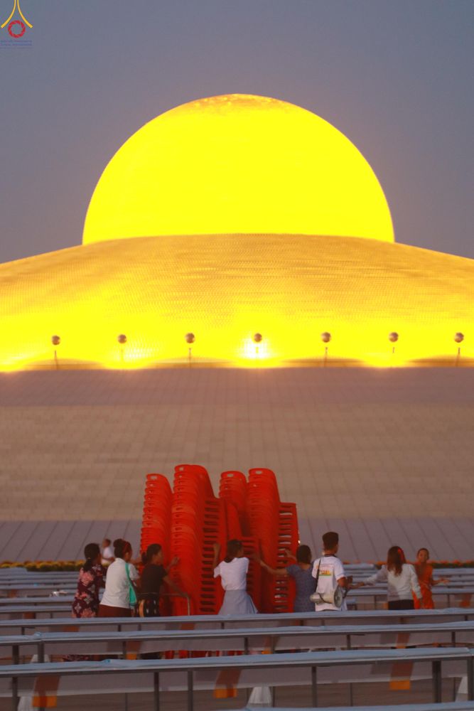 ภาพ No.322044:วันที่ 12 -13 เมษายน พ.ศ.2569 การเตรียมกล่องไทยธรรม + การขนย้ายเก้าอี้ เพื่องานถวายมหาสังฆทาน 40,000 กว่าวัดทั่วประเทศ วันคุ้มครองโลก 22 เมษายน พ.ศ.2569 วัดพระธรรมกาย