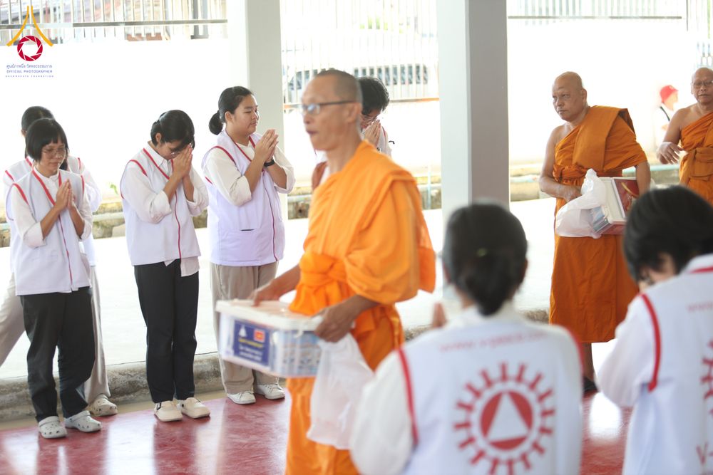 ภาพ No.290366:วันอังคารที่ 6 มกราคม พ.ศ. 2569 พิธีเจริญพุทธมนต์ ปฏิบัติธรรม มอบทุนการศึกษา ถวายสังฆทาน 142 วัด ณ ศูนย์ปฏิบัติธรรมพระมงคลเทพมุนี อ.สองพี่น้อง จ.สุพรรณบุรี