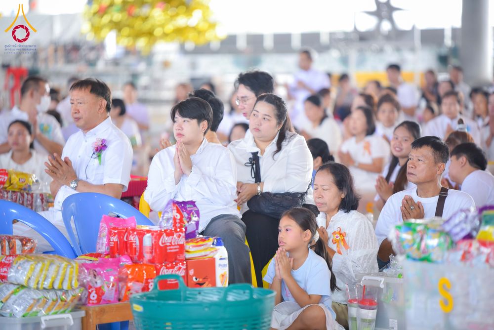 ภาพ No.320704:วันที่ 11 เมษายน พ.ศ.2569 พิธีตักบาตรฉลองสามเณรใหม่ โครงการบรรพชาสามเณรกล้าตะวัน ณ มหารัตนวิหาคด คอร์ 25 ชั้น 2 วัดพระธรรมกาย