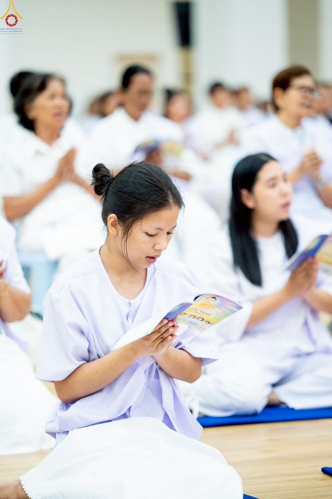 ภาพ No.242817:วันที่ 29-31 สิงหาคม พ.ศ. 2568 องค์กรภาคีเครือข่าย “บวร” (บ้าน-วัด-โรงเรียน-ราชการ) อ.คลองหลวง จัดบวชอุบาสิกาแก้ว ถวายพระราชกุศลแด่สมเด็จพระพันปีหลวง - กตัญญูบูชาแด่ผู้มีพระคุณ