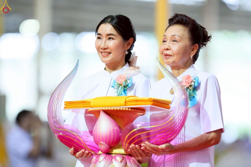 ภาพ No.251653:วันที่ 10 ตุลาคม พ.ศ. 2568 พิธีทอดผ้าป่าสมทบกฐินวัดพระธรรมกาย และสมทบกฐิน 30,000 กว่าวัดทั่วประเทศ ครั้งที่ 3 ณ สภาธรรมกายสากล วัดพระธรรมกาย