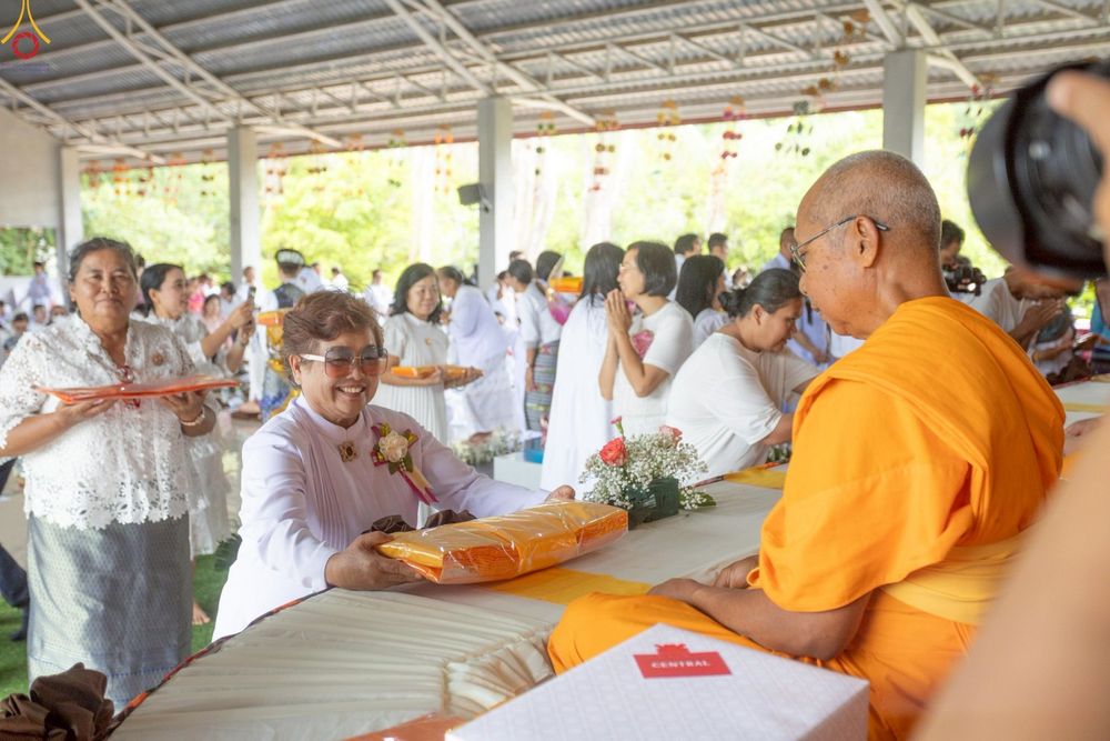 ภาพ No.234308:พิธีมุทิตาสักการะ "พระสิริรัตนเมธี" เจ้าคณะจังหวัดเลย ,พิธีถวายไทยธรรม ๙ วัด และพิธีทอดผ้าป่าเพื่อสร้างทุกสิ่ง  ในวาระทำบุญครบรอบ ๑๐ ปี ณ ศูนย์ปฏิบัติธรรมแก้วภูเรือ อ.ภูเรือ จ.เลย