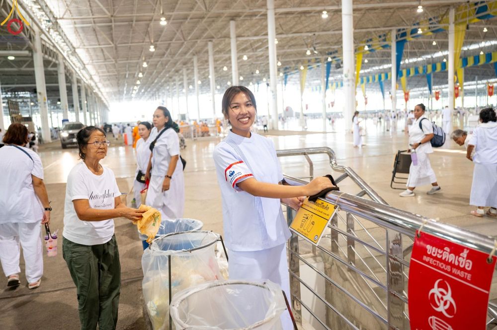 ภาพ No.136659:พิธีตักบาตร พิธีบูชาข้าวพระ ในวันอาทิตย์ต้นเดือนที่ 5 พฤษภาคม พ.ศ. 2567 ณ วัดพระธรรมกาย จ.ปทุมธานี