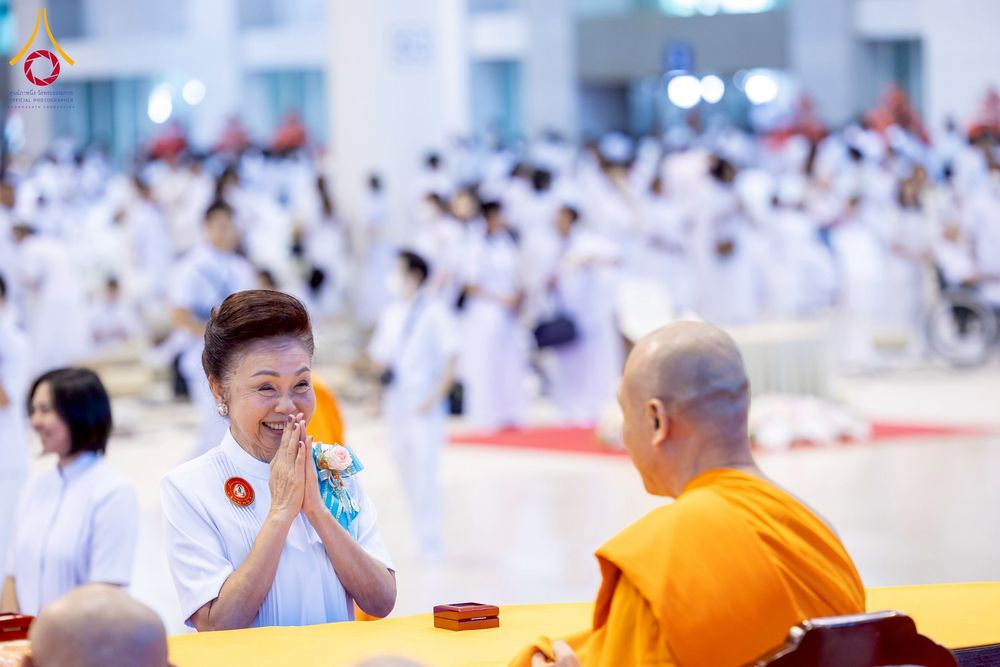 ภาพ No.264389:วันอาทิตย์ที่ 2 พฤศจิกายน พ.ศ. 2568 พิธีบูชาข้าวพระ ณ สภาธรรมกายสากล วัดพระธรรมกาย