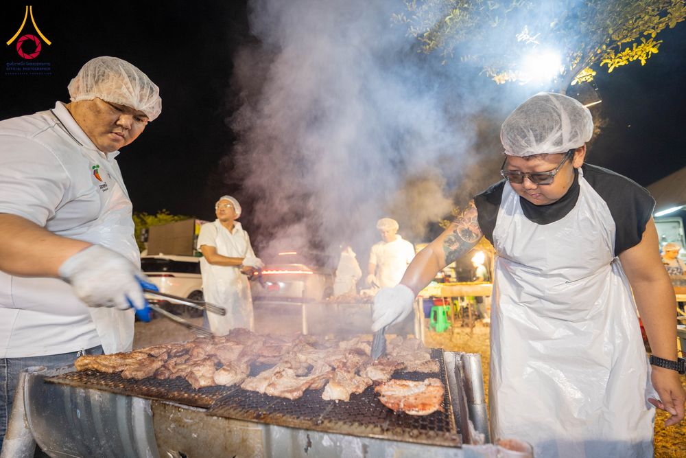 ภาพ No.295788:วันที่ 17 มกราคม พ.ศ. 2569 พิธีถวายภัตตาหารเป็นสังฆทาน แด่พระธรรมยาตรา ณ วัดโบสถ์บน ต.บางคูเวียง จ.นนทบุรี อนุสรณ์สถานลำดับที่ 4 สถานที่เกิดด้วยกายธรรม ในโครงการธรรมยาตรา กตัญญูบูชา มหาปูชนียาจารย์ พระมงคลเทพมุนี(สด จนฺทสโร) พระผู้ปราบมาร อนุสรณ์สถาน 7 แ