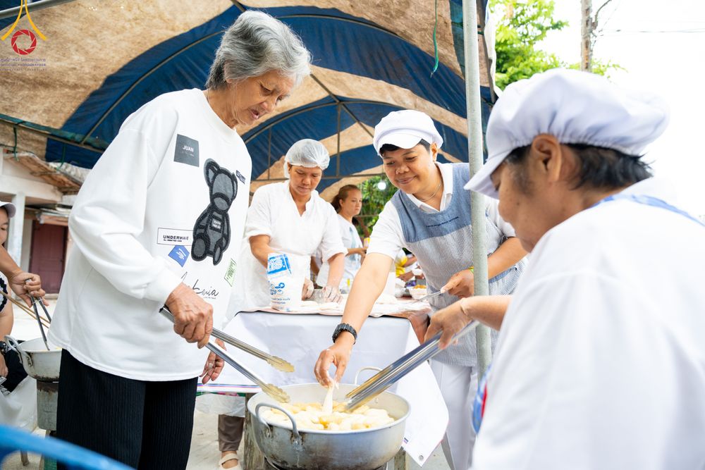 ภาพ No.311032:วันพฤหัสบดีที่ 26 กุมภาพันธ์ พ.ศ. 2569 พิธีถวายสังฆทานแด่คณะสงฆ์ 323 วัด ปีที่ 22 ครั้งที่ 182 พิธีมอบกองทุนหนุนแรงใจช่วยครูใต้ ปีที่ 19 ครั้งที่ 145 และพิธีทำบุญอุทิศส่วนกุศลให้ผู้วายชนม์