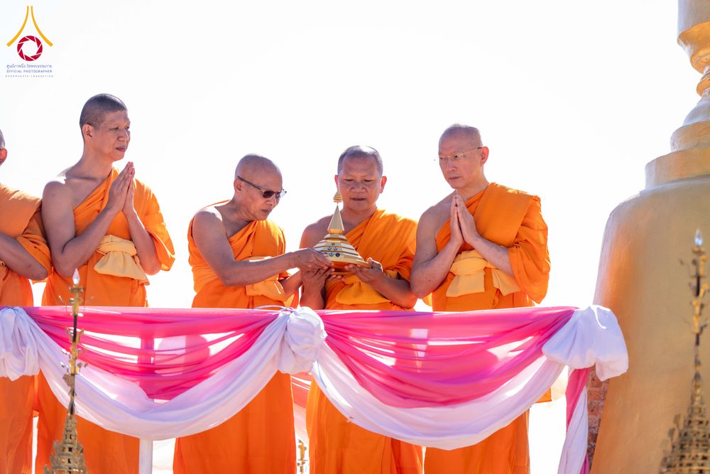 ภาพ No.309193:วันเสาร์ที่ 7 กุมภาพันธ์ พ.ศ.2569 พิธีบรรจุพระบรมสารีริกธาตุ ประดิษฐาน  ณ เจดีย์วัดทุ่งเจริญธรรม อ.อมก๋อย จ.เชียงใหม่