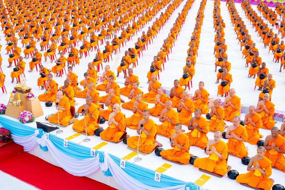 ภาพ No.302581:วันที่ 24 มกราคม พ.ศ. 2569 พิธีตักบาตรพระธรรมยาตรา(ภาพชุดที่ 2) ณ อนุสรณ์สถานลำดับที่ 5 สถานที่เผยแผ่วิชชาธรรมกายครั้งแรก อนุสรณ์สถานบางปลา วัดบางปลา อำเภอบางเลน จังหวัดนครปฐม ในโครงการธรรมยาตรา กตัญญูบูชา มหาปูชนียาจารย์ พระมงคลเทพมุนี(สด จนฺทสโร) พระผู