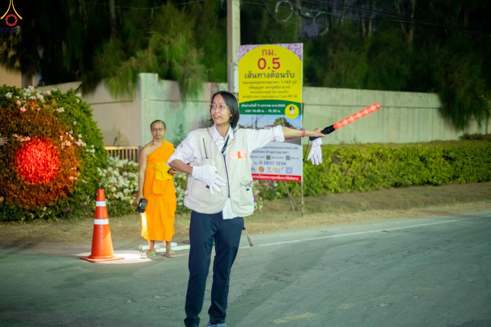 ภาพ No.301571:ภาพเบื้องหลังอาสาสมัครรวมใจ ชุดที่ 4 ในโครงการธรรมยาตรา กตัญญูบูชา มหาปูชนียาจารย์ พระมงคลเทพมุนี(สด จนฺทสโร) พระผู้ปราบมาร อนุสรณ์สถาน 7 แห่ง ปีที่ 14