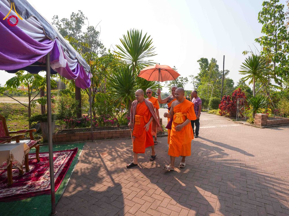 ภาพ No.317639:วันพฤหัสบดีที่ ๒ เมษายน พ.ศ.๒๕๖๙ พิธีบรรพชาสามเณรภาคฤดูร้อน น้อมบูชาธรรมอายุวัฒนมงคล ๘๒ ปี หลวงพ่อธัมมชโย และ ถวายเป็นพระราชกุศลแด่ สมเด็จพระกนิษฐาธิราชเจ้ากรมสมเด็จพระเทพรัตน์ราชสุดาฯ สยามบรมราชกุมารี รุ่นที่ ๑๓ ณ วัดทุ่งเจริญธรรม อำเภออมก๋อย จังหวัดเชี