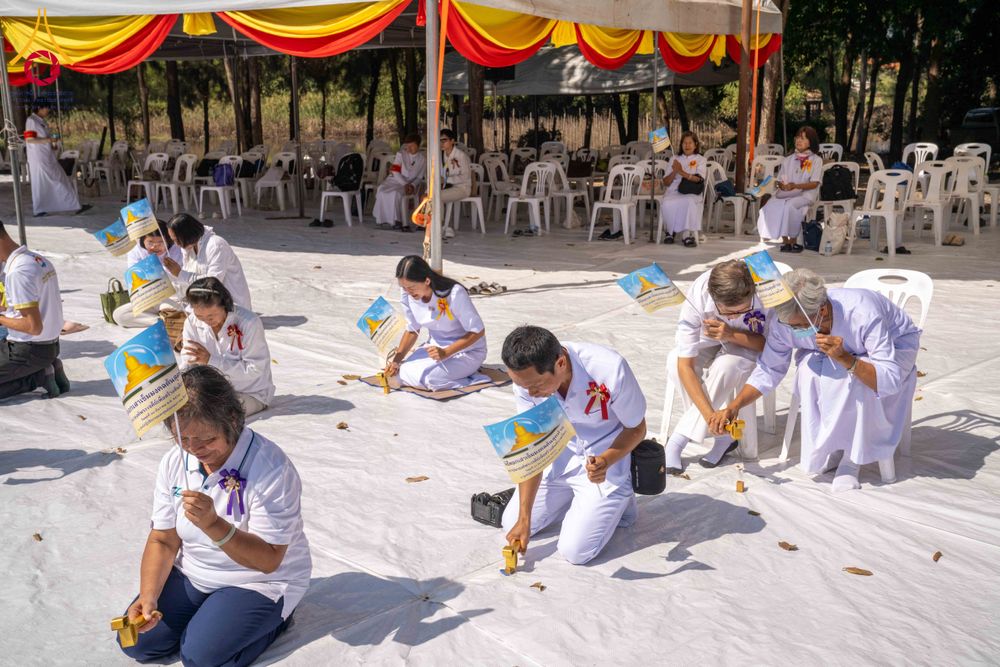 ภาพ No.285819:วันพุธที่ 10 ธันวาคม พ.ศ.2568  พิธีตอกเสาเข็มมงคลต้นสุดท้าย รองรับองค์พระเจดีย์เพื่อสร้างสันติภาพโลก ณ ศูนย์ปฏิบัติธรรมและศูนย์อบรมเยาวชน ชัยนาท