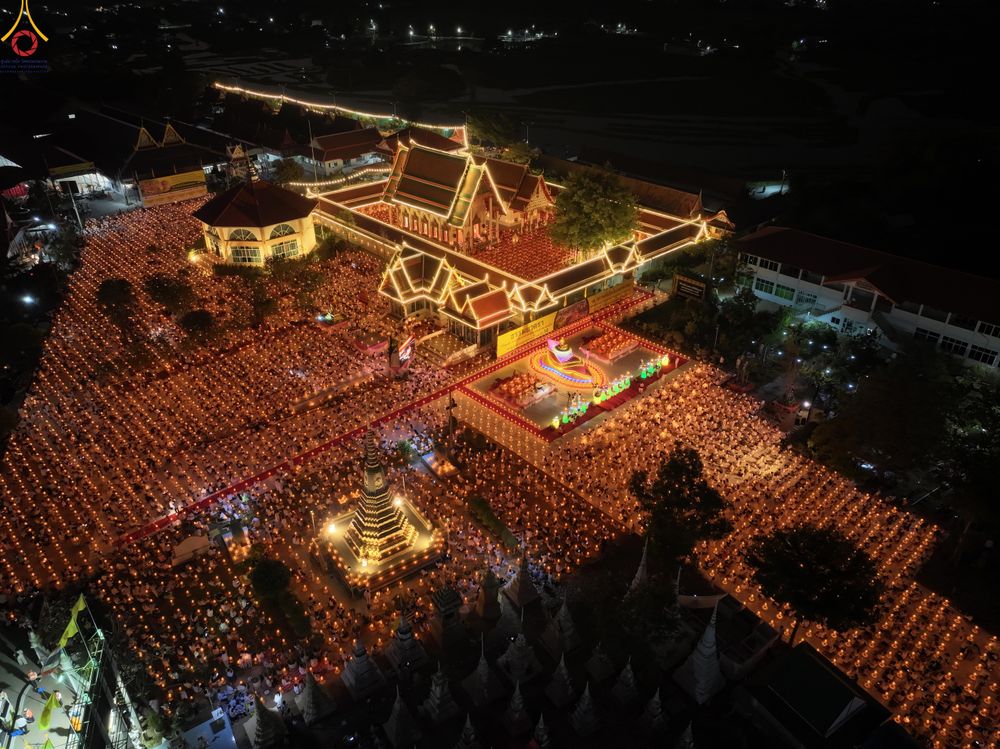 ภาพ No.294136:วันที่ 13 มกราคม พ.ศ. 2569 พิธีจุดประทีปถวายเป็นพุทธบูชา และบูชาธรรมมหาปูชนียาจารย์  (ภาพชุดที่ 2) ณ วัดสองพี่น้อง ต.ต้นตาล อ.สองพี่น้อง จ.สุพรรณบุรี ในโครงการธรรมยาตรา กตัญญูบูชา มหาปูชนียาจารย์ พระมงคลเทพมุนี(สด จนฺทสโร) พระผู้ปราบมาร อนุสรณ์สถาน 7 แห่