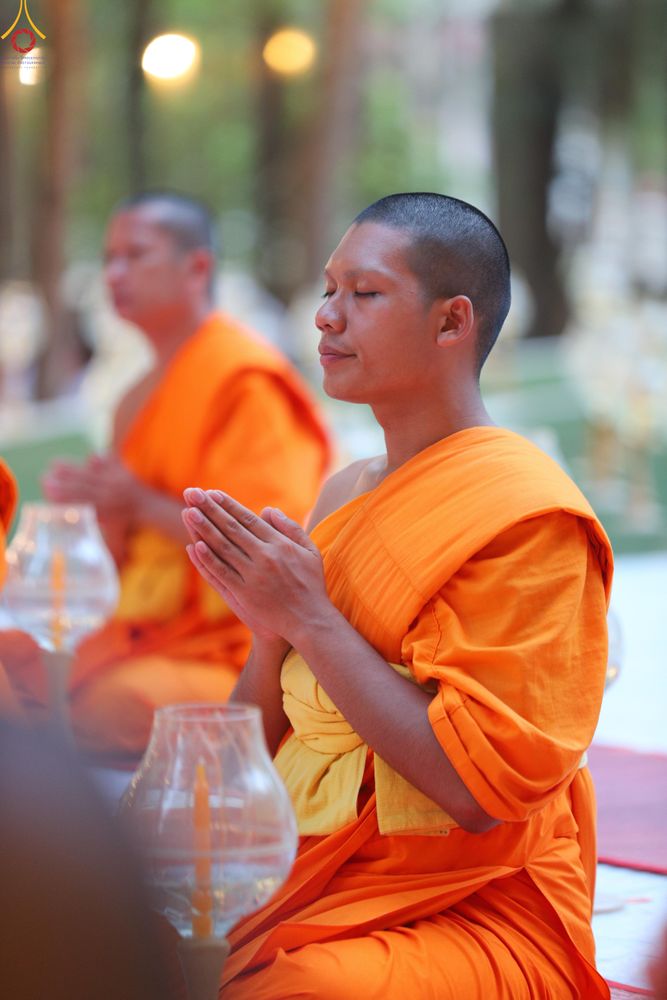 ภาพ No.290121:วันที่ 6 มกราคม พ.ศ. 2569 พิธีจุดประทีปถวายเป็นพุทธบูชา และบูชาธรรมมหาปูชนียาจารย์ (ภาพชุดที่ 2) ณ อนุสรณ์สถานมหาวิหารพระมงคลเทพมุนี (โลตัสแลนด์) อ.สองพี่น้อง จ.สุพรรณบุรี ในโครงการธรรมยาตรา กตัญญูบูชา มหาปูชนียาจารย์ พระมงคลเทพมุนี(สด จนฺทสโร) พระผู้ปรา