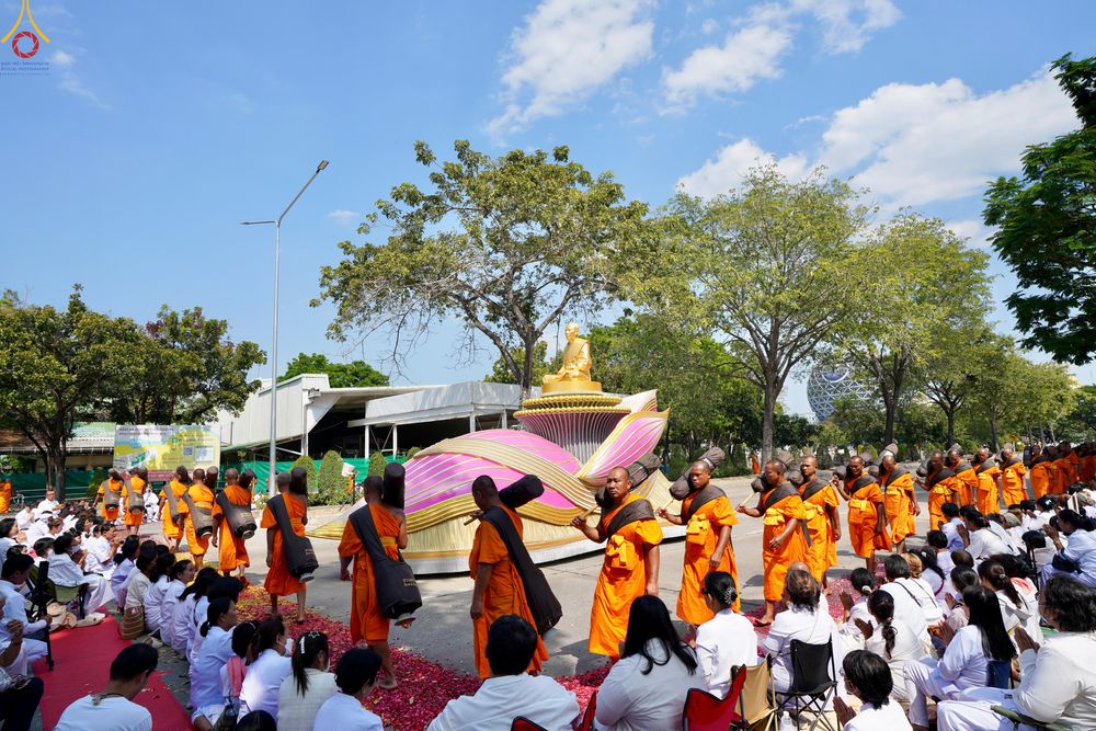 ภาพ No.304732:วันที่ 25 มกราคม พ.ศ. 2569 พิธีต้อนรับพระธรรมยาตรา (ภาพชุดที่ 2) รร.สามัคคีราษฏร์บำรุง-วัดพระธรรมกาย ในโครงการธรรมยาตรา กตัญญูบูชา มหาปูชนียาจารย์ พระมงคลเทพมุนี(สด จนฺทสโร) พระผู้ปราบมาร อนุสรณ์สถาน 7 แห่ง ปีที่ 14