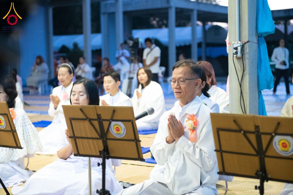 ภาพ No.292560:วันที่ 12 มกราคม พ.ศ. 2569 พิธีถวายภัตตาหารเป็นสังฆทาน แด่พระธรรมยาตรา ณ อนุสรณ์สถานมหาวิหารพระมงคลเทพมุนี (โลตัสแลนด์) อ.สองพี่น้อง จ.สุพรรณบุรี ในโครงการธรรมยาตรา กตัญญูบูชา มหาปูชนียาจารย์ พระมงคลเทพมุนี(สด จนฺทสโร) พระผู้ปราบมาร อนุสรณ์สถาน 7 แห่ง ปี