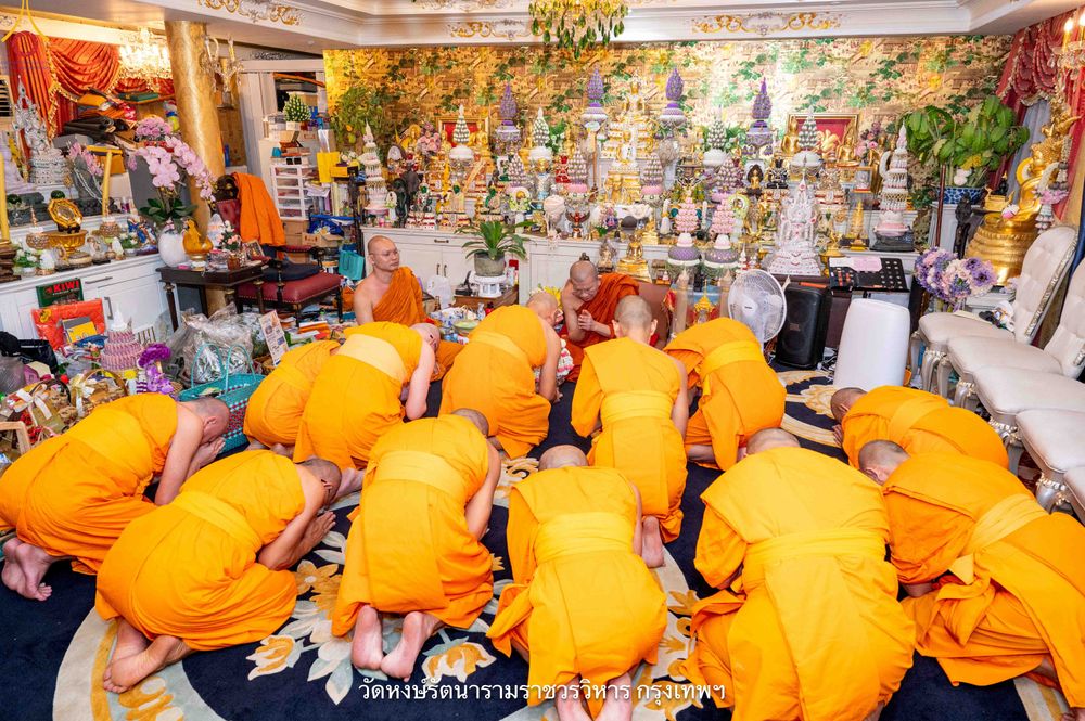 ภาพ No.342158:วันศุกร์ที่ 31 กรกฎาคม พ.ศ.2569 พระภิกษุวัดพระธรรมกาย ทำวัตรพระผู้ใหญ่เนื่องในวันเข้าพรรษา