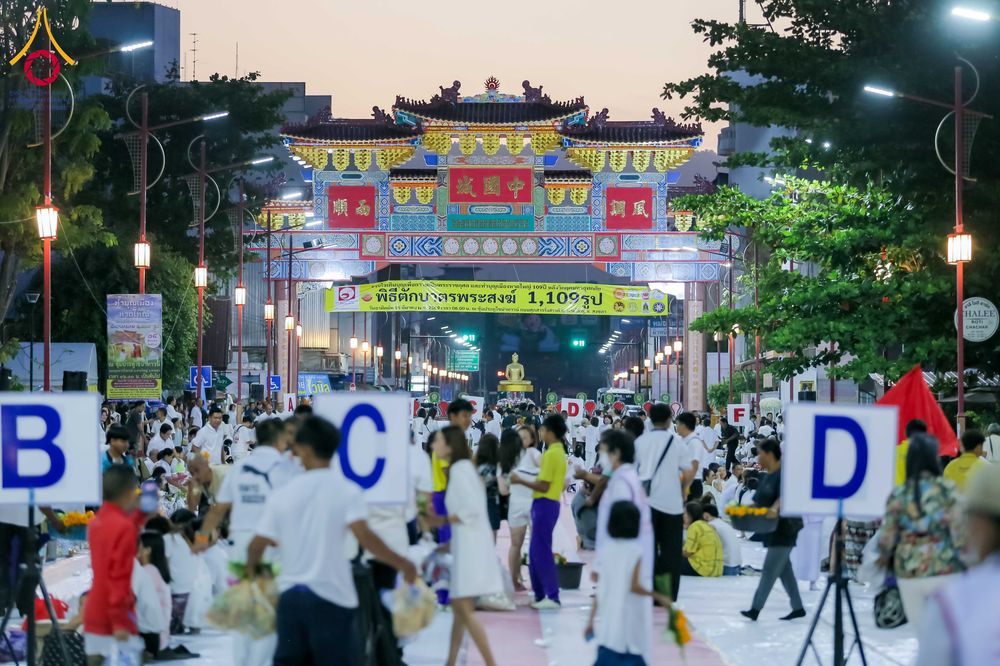 ภาพ No.313829:วันอาทิตย์ที่ 14 มีนาคม พ.ศ. 2569 ทำบุญเมืองหาดใหญ่ตักบาตรพระ 1,109 รูป เติมบุญใหญ่ หลังวิกฤตมหาอุทกภัย ณ ซุ้มประตูไชน่าทาวน์ ถนนศุภสารรังสรรค์ อ.หาดใหญ่ จ.สงขลา