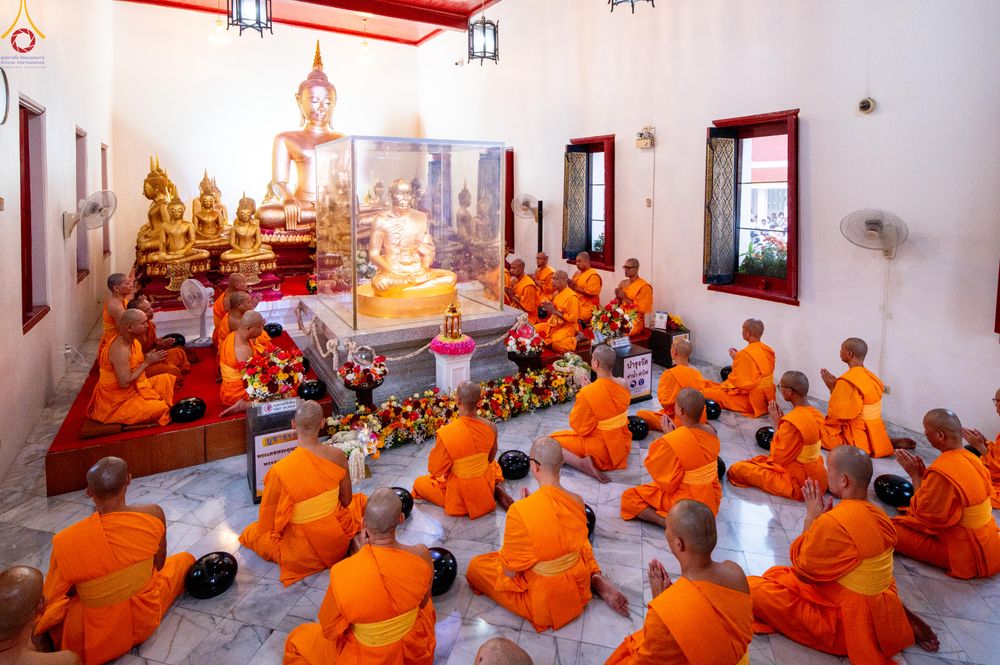 ภาพ No.297753:วันที่ 18 มกราคม พ.ศ. 2569 พิธีตักบาตรพระธรรมยาตรา ณ วัดโบสถ์บน ต.บางคูเวียง จ.นนทบุรี อนุสรณ์สถานลำดับที่ 4 สถานที่เกิดด้วยกายธรรม ในโครงการธรรมยาตรา กตัญญูบูชา มหาปูชนียาจารย์ พระมงคลเทพมุนี(สด จนฺทสโร) พระผู้ปราบมาร อนุสรณ์สถาน 7 แห่ง ปีที่ 14