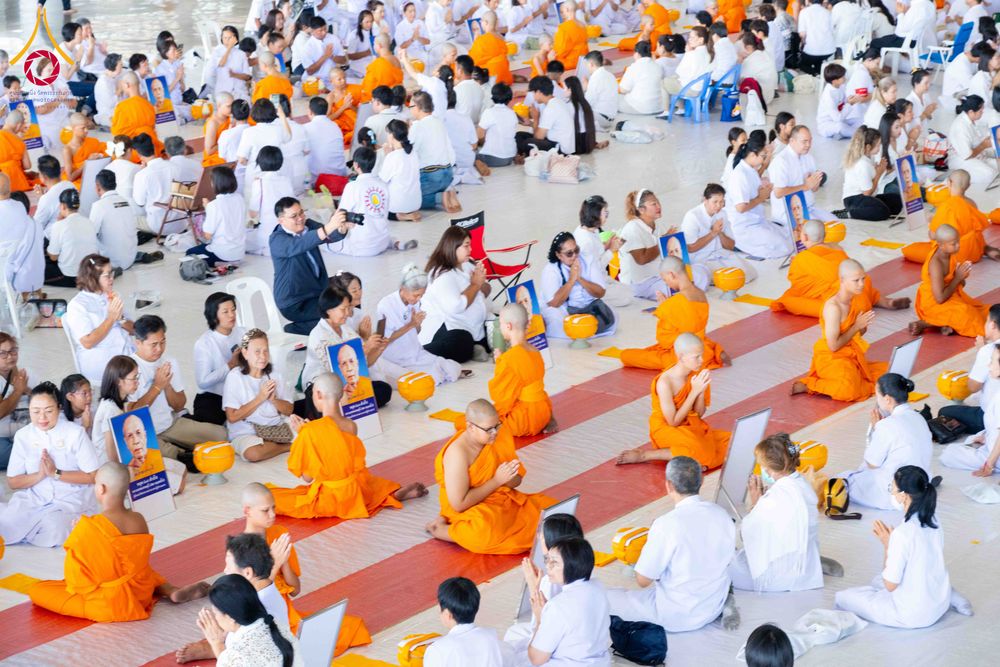 ภาพ No.319587:วันเสาร์ที่ 4 เมษายน พ.ศ.2569 พิธีขอขมา มอบผ้าไตร และถวายบาตรแด่นาคธรรมทายาท ในโครงการบรรพชาสามเณรฟื้นฟูพระพุทธศาสนาทั่วไทย โครงการหน่อแก้วเปรียญธรรม รุ่นที่ 14 โครงการสามเณรยุวธรรมทายาท รุ่นที่ 34 โครงการสามเณรมัชฌิมธรรมทายาท รุ่นที่ 30 ณ สภาธรรมกายสากล