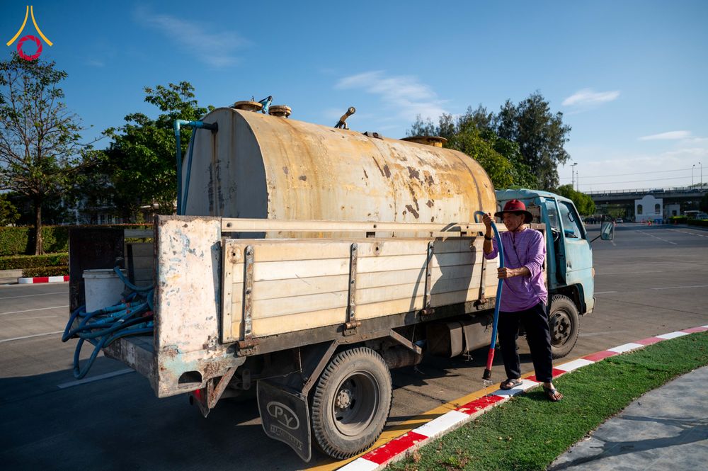 ภาพ No.285365:วันพุธที่ 10 ธันวาคม พ.ศ.2568  การเตรียมความพร้อมในโครงการธรรมยาตรา กตัญญูบูชา มหาปูชนียาจารย์ พระมงคลเทพมุนี(สด จนฺทสโร) พระผู้ปราบมาร อนุสรณ์สถาน 7 แห่ง ปีที่ 14 เก็บดอกเบญจทรัพย์ ณ วัดพระธรรมกาย