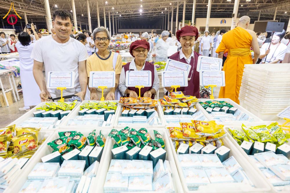 ภาพ No.279118:วันที่ 2 มกราคม พ.ศ.2569 พิธีถวายภัตตาหารเป็นสังฆทาน แด่พระธรรมยาตรา ณ วัดพระธรรมกาย ปทุมธานี ในโครงการธรรมยาตรา กตัญญูบูชา มหาปูชนียาจารย์ พระมงคลเทพมุนี(สด จนฺทสโร) พระผู้ปราบมาร อนุสรณ์สถาน 7 แห่ง ปีที่ 14