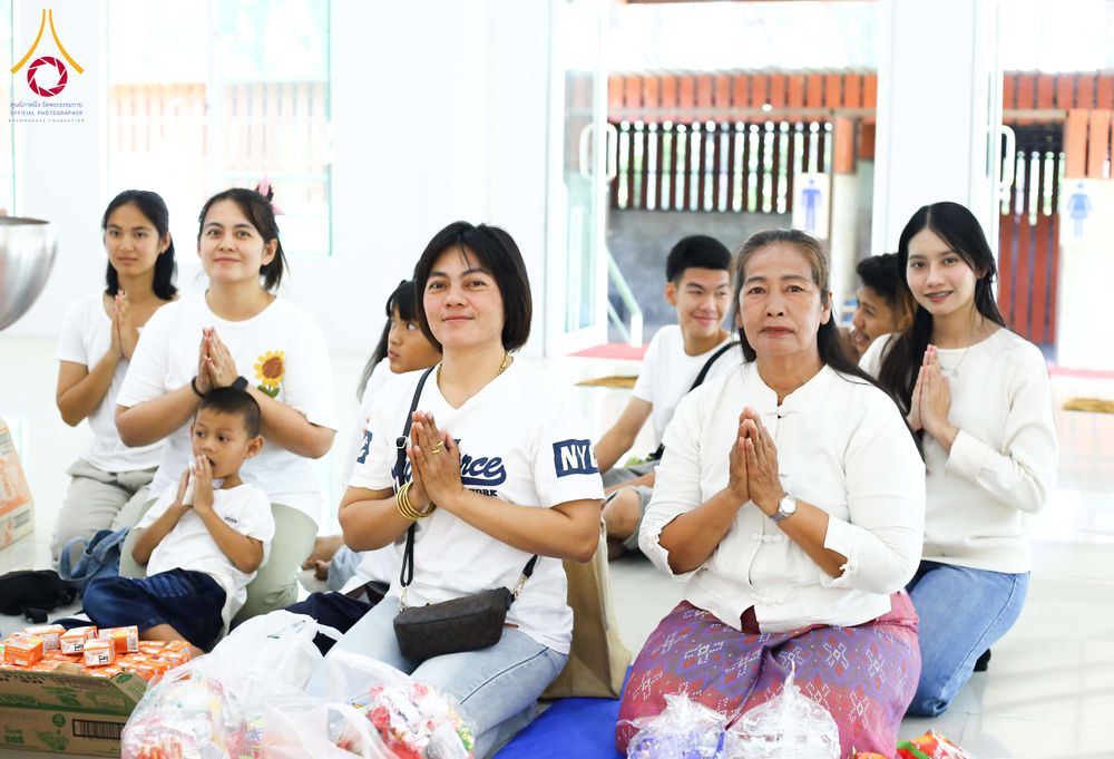 ภาพ No.320915:วันเสาร์ที่ 11 เมษายน พ.ศ.2569 พิธีตักบาตรฉลองสามเณรใหม่ ณ ศูนย์อบรมเยาวชนนครปฐม