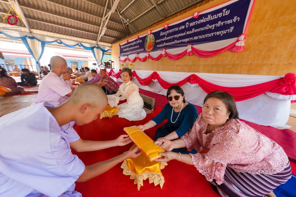 ภาพ No.317657:วันพฤหัสบดีที่ ๒ เมษายน พ.ศ.๒๕๖๙ พิธีบรรพชาสามเณรภาคฤดูร้อน น้อมบูชาธรรมอายุวัฒนมงคล ๘๒ ปี หลวงพ่อธัมมชโย และ ถวายเป็นพระราชกุศลแด่ สมเด็จพระกนิษฐาธิราชเจ้ากรมสมเด็จพระเทพรัตน์ราชสุดาฯ สยามบรมราชกุมารี รุ่นที่ ๑๓ ณ วัดทุ่งเจริญธรรม อำเภออมก๋อย จังหวัดเชี