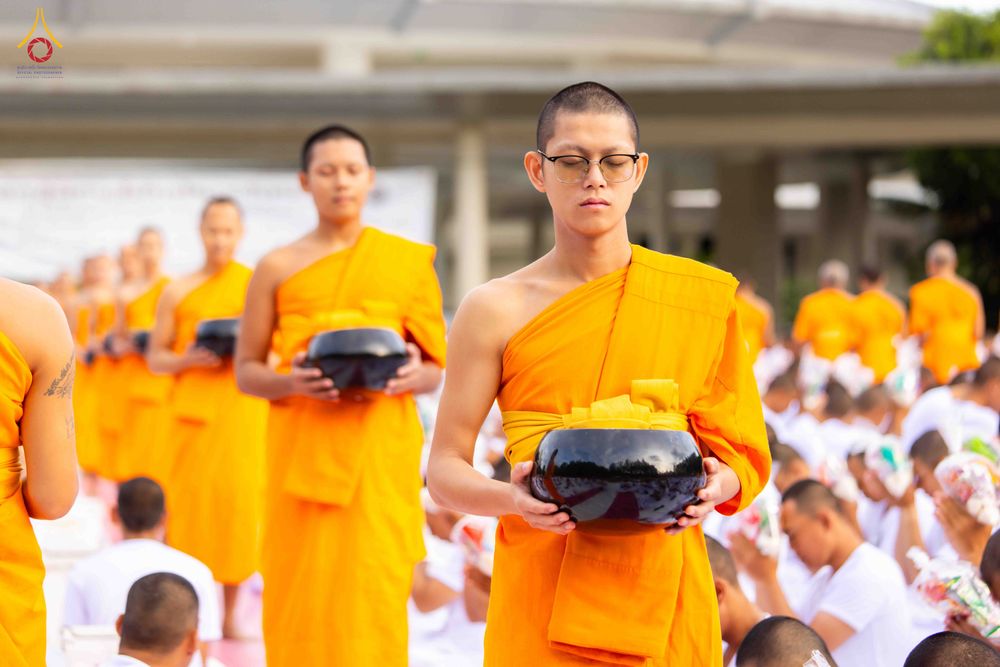 ภาพ No.341007:วันที่ 26 กรกฎาคม พ.ศ. 2569 โครงการพัฒนาคุณธรรม จริยธรรม สำหรับนักเรียนนายสิบตำรวจ (นสต.) รุ่นที่ 17 ศูนย์ฝึกอบรมตำรวจภูธรภาค 1 ได้จัดกิจกรรม ตักบาตรเพื่อน้อมอุทิศถวายเพื่อเป็นพระราชกุศลฯ  และปฏิบัติธรรม ติวธรรมมะ ณ ศูนย์ปฏิบัติธรรมเวิล์ดพีช วัลเล่ย์ (Wo