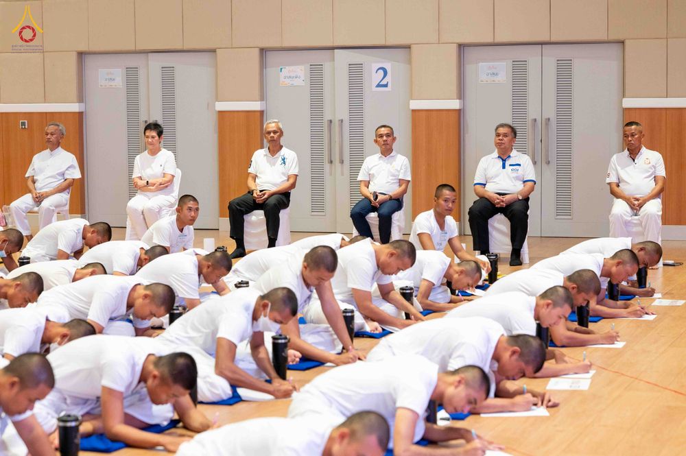 ภาพ No.341530:วันที่ 26 กรกฎาคม พ.ศ. 2569 โครงการพัฒนาคุณธรรม จริยธรรม สำหรับนักเรียนนายสิบตำรวจ (นสต.) รุ่นที่ 17 ศูนย์ฝึกอบรมตำรวจภูธรภาค 1 ได้จัดกิจกรรม  จุดเทียนรวมใจและปฏิบัติธรรมเจริญสมาธิภาวนา เพื่อน้อมอุทิศถวายเป็นพระราชกุศลฯ ณ ศูนย์ปฏิบัติธรรมเวิล์ดพีช วัลเล่