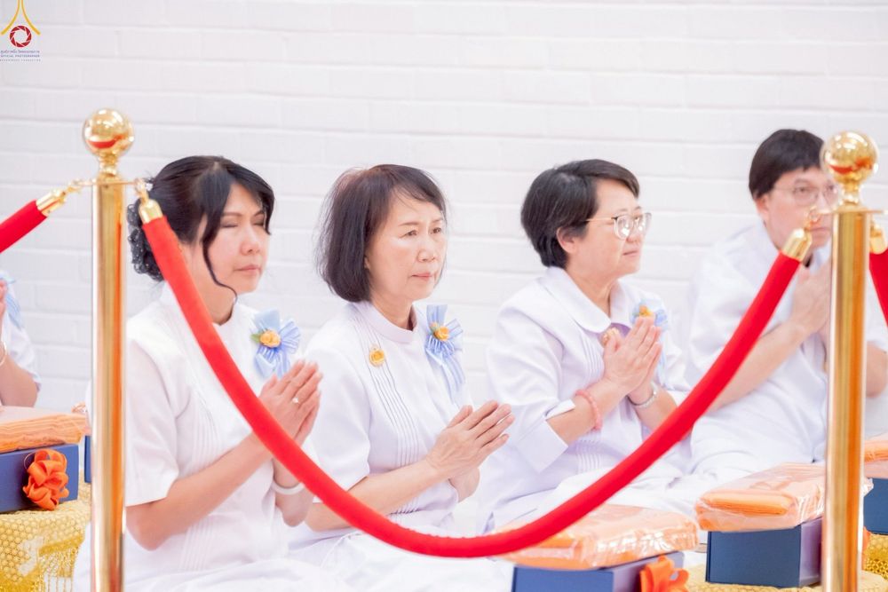 ภาพ No.252330:วันที่ 4-5 ตุลาคม พ.ศ. 2568  วัดพระธรรมกายแคลิฟอร์เนีย ประเทศสหรัฐอเมริกา ได้จัดพิธีตัดปอยผม โดยคณะสงฆ์ ญาติ ๆ และสาธุชน ให้กับนาคธรรมทายาท 8 ท่าน และได้จัดพิธีบรรพชา-อุปสมบท ฉลองพิธีทอดกฐินบรมจักรพรรดิ สร้างอุโบสถ 82 ปี บูชาธรรมหลวงพ่อธัมมชโย